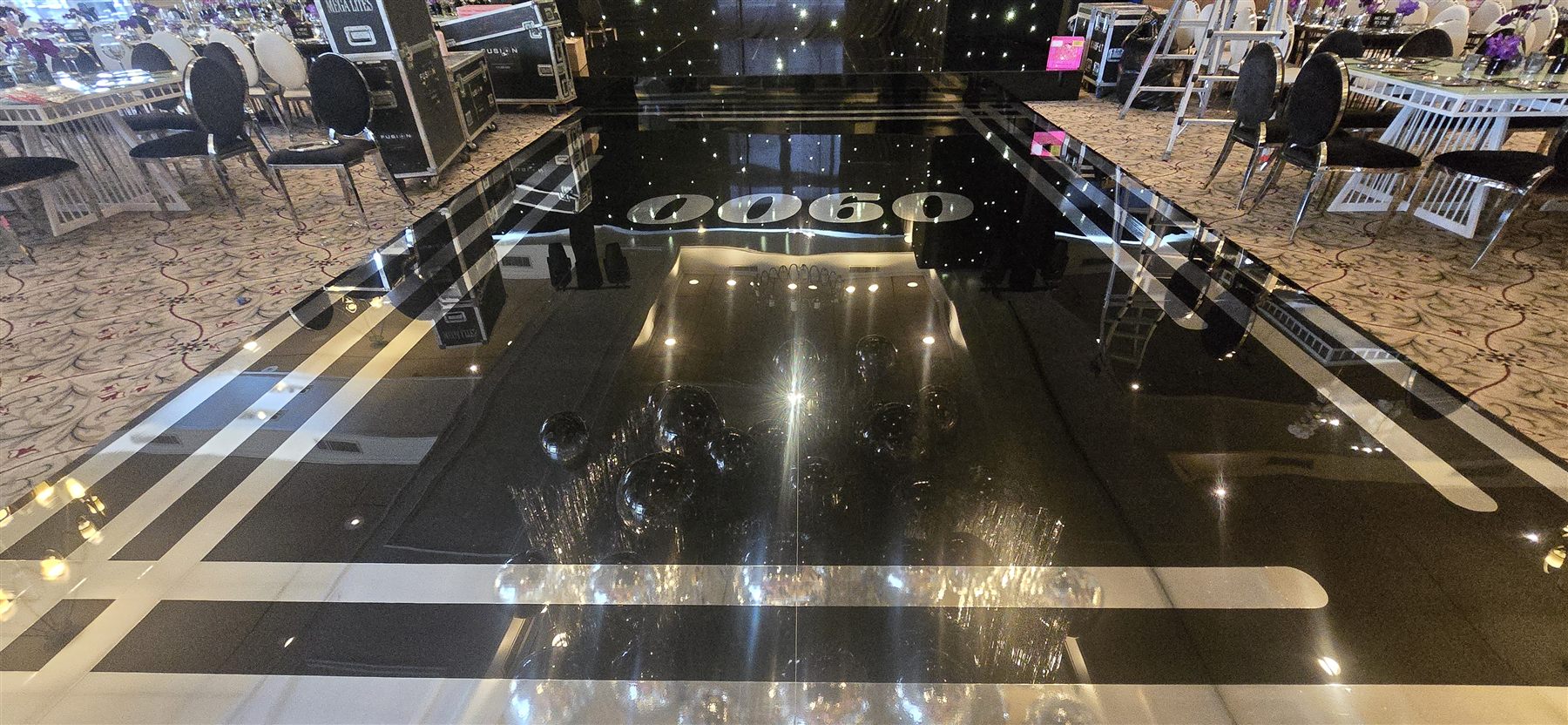 Custom-printed striped dance floor by Adicora